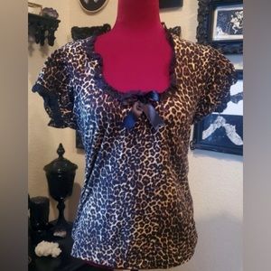 Deadly Dames by Micheline Pitt leopard top